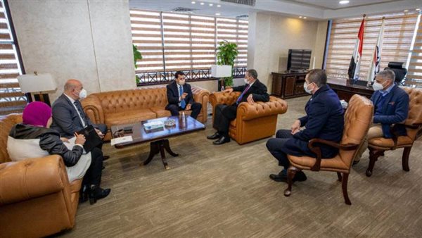 وزير الرياضة يبحث