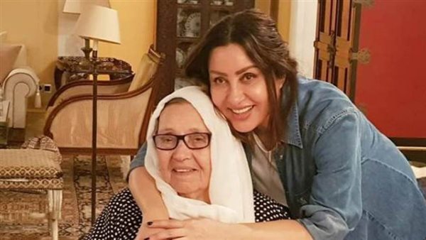 لطيفة ووالدتها