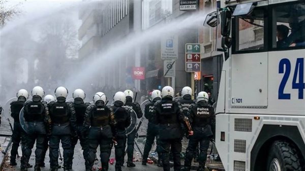 تحت شعار حماية الحرية..