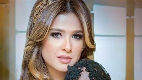 ياسمين عبد العزيز