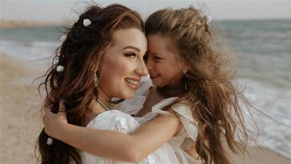 اسما شريف منير