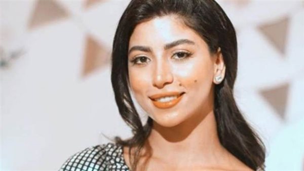 كارولين عزمي