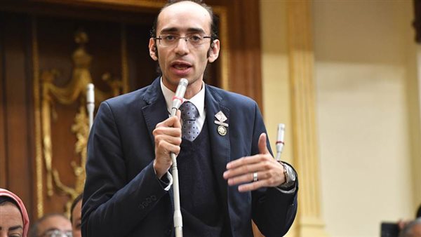 النائب محمد عبد العزيز