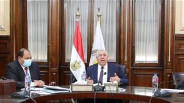 وزير الزراعة يبحث