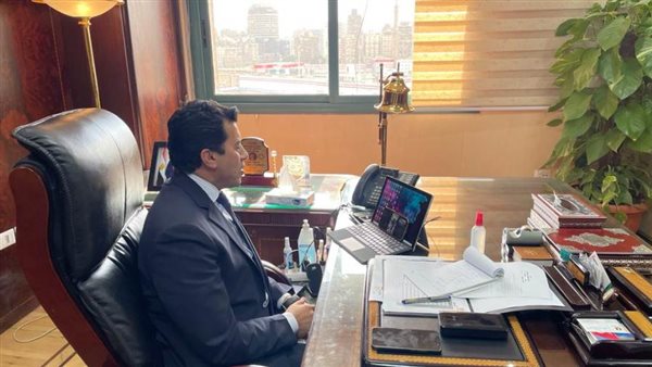 وزير الشباب والرياضة