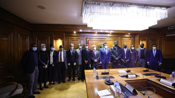 التعليم العالي تبحث