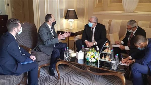 وزير الزراعة يبحث