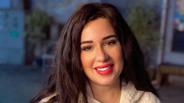 اسما شريف منير _