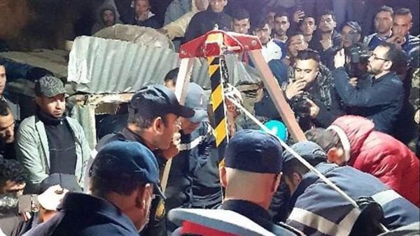 وصول هليكوبتر لنقله