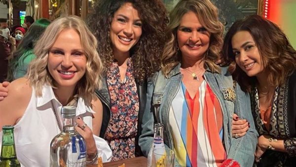 يسرا وصناع مسلسل