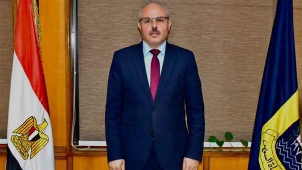 رئيس جامعه قناه السويس