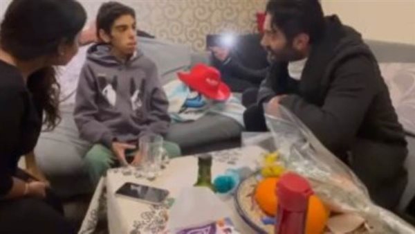 تامر حسني والطفل