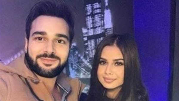 منة عرفة وزوجها _