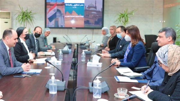 وزيرتا البيئة والهجرة