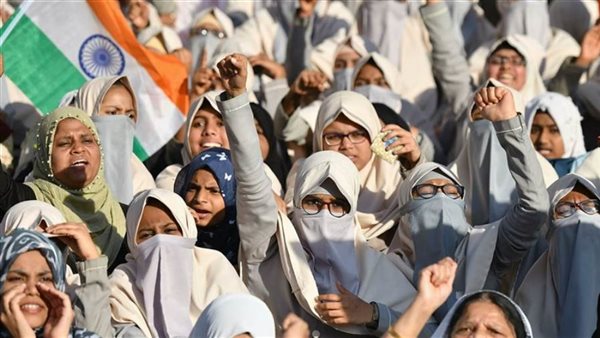 الصدام يحتدم.. الحكومة