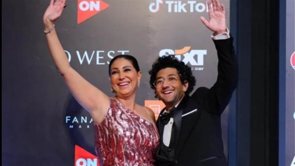 وفاء عامر وابنها