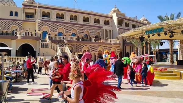 مهرجان الفراولة يشعل