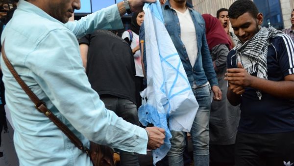 حرق علم اسرائيل