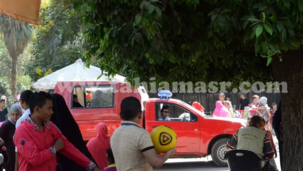 الشرطة داخل حديقة