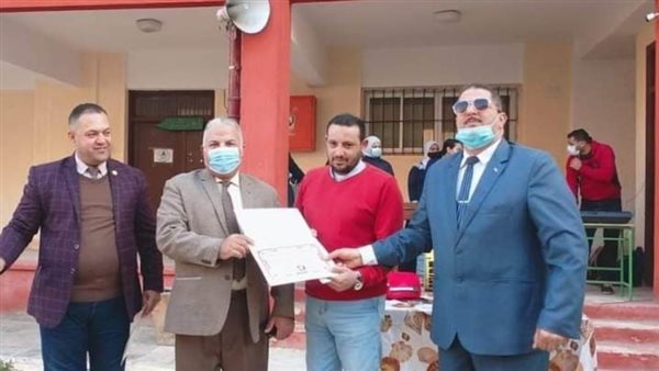 تعليم دمياط يكرم