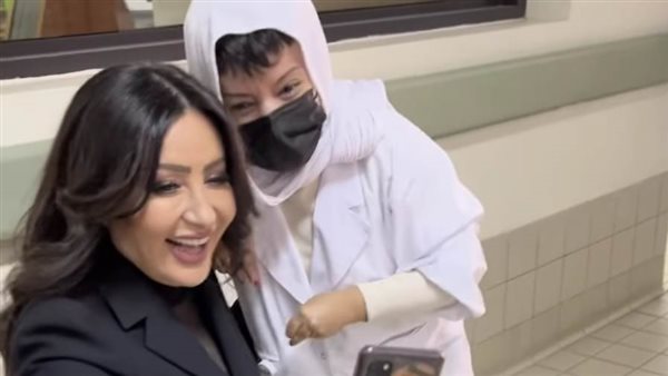 لطيفة وطفلة من ذوي