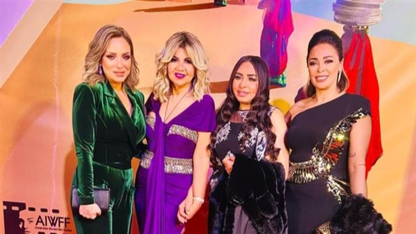 نجوم الفن والإعلام