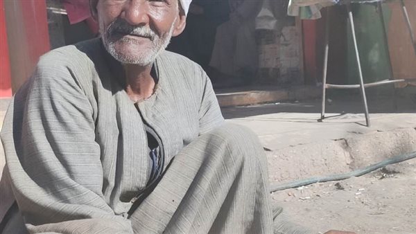 بائع فاكهة الغلابة