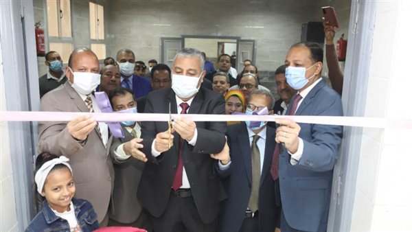 رئيس جامعة قنا يفتتح