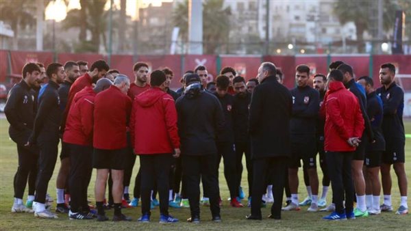 محمود الخطيب مع لاعبي