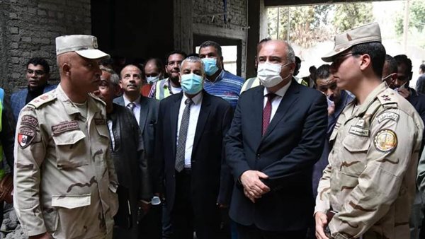 جولة محافظ قنا