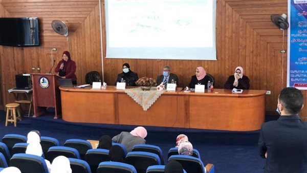 جانب من الندوة