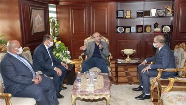 محافظ بني سويف يلتقي