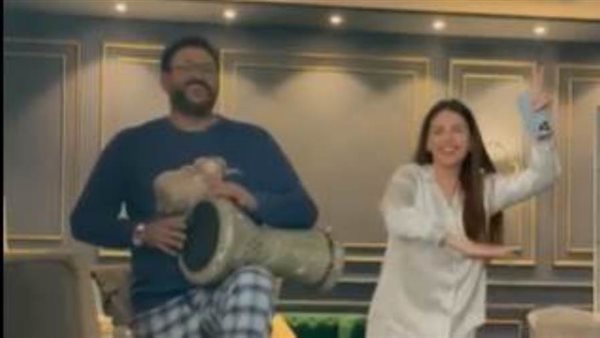 أكرم حسني وهنادي