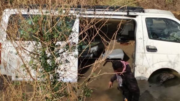 إنقاذ 14 راكبا من