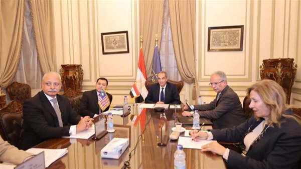 وزير الاتصالات وتكنولجيا