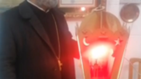 الأب بندليمون كاهن