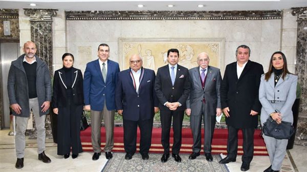 وزير الشباب والرياضة