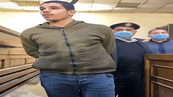 على باب المحكمة..