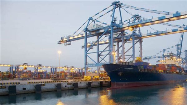 تداول 28 سفينة حاويات