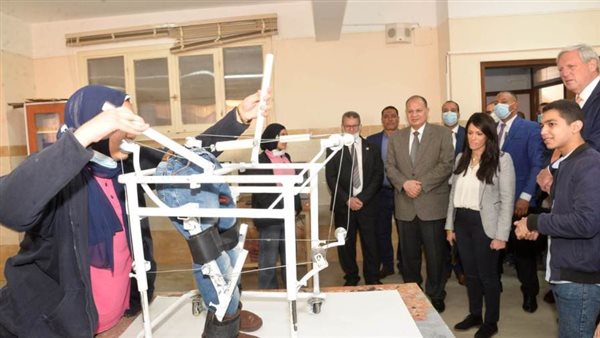 محافظ أسيوط يستقبل