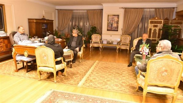 محافظ أسيوط يبحث