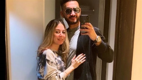 نادر حمدي وزوجته