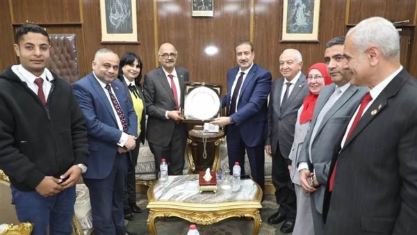 محافظ المنوفية يلتقي