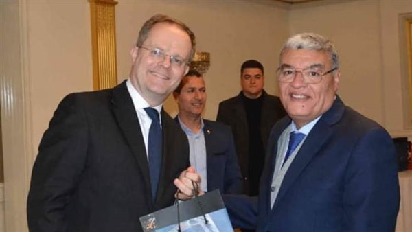 محافظ المنيا يستقبل