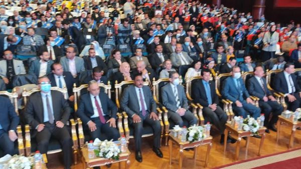 بحضور 4 محافظين..