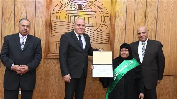 بحضور أسرهم.. محافظ