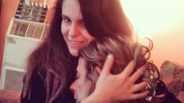 دنيا عبد العزيز ووالدتها