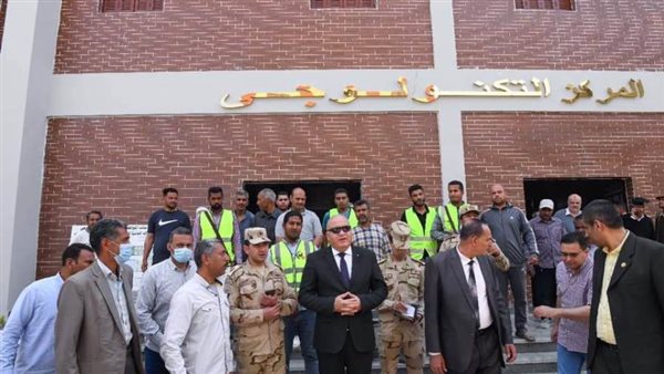 ضمن حياة كريمة..محافظ