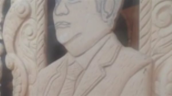 لوحاته تسر الناظرين..