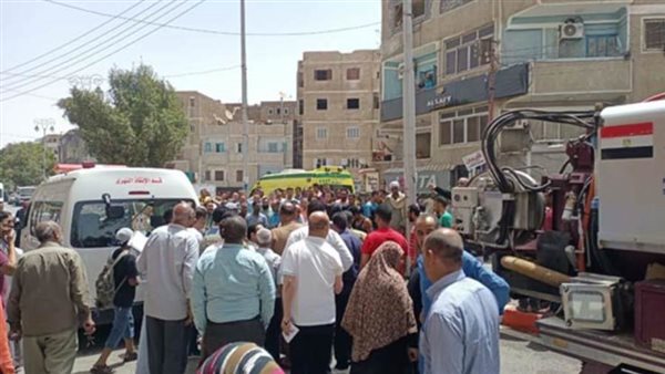 مصرع عاملين سقطا